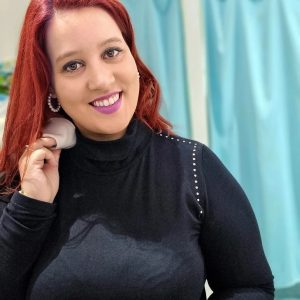Camisola de gola alta com tachas