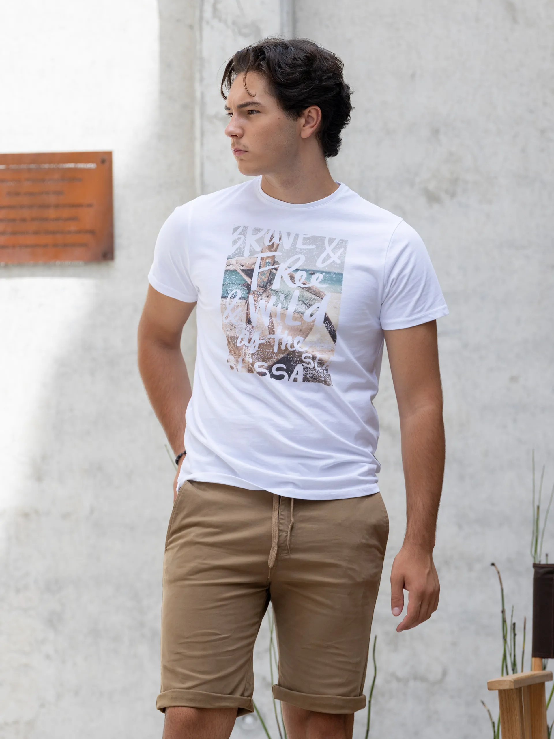 T-shirt branca com estampado