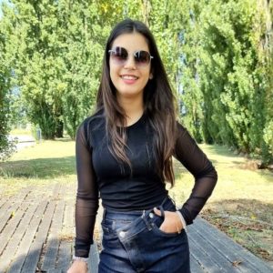 BODY PRETO COM MANGAS TRANSPARENTES