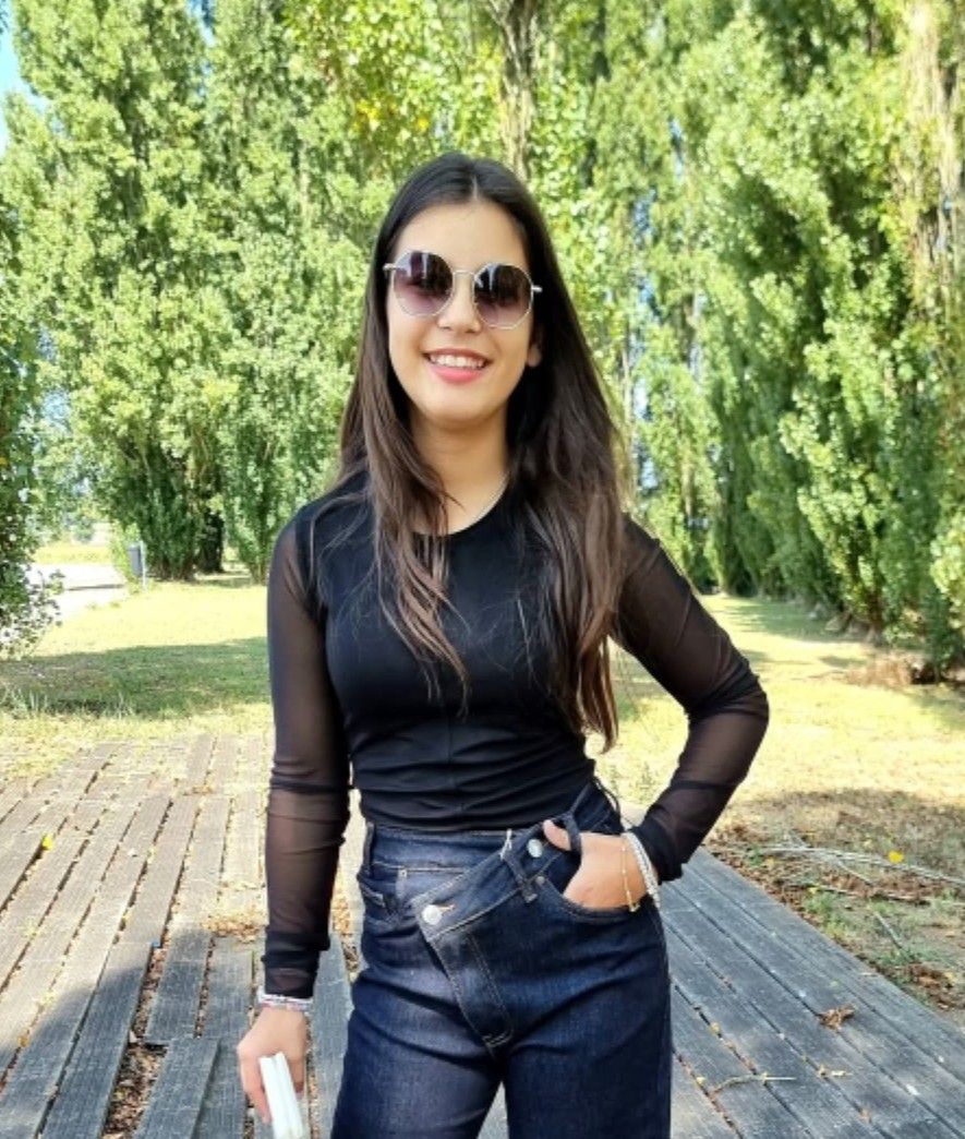 BODY PRETO COM MANGAS TRANSPARENTES