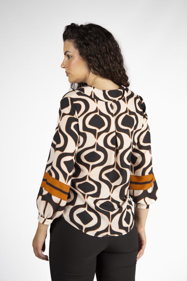 Blusa gola chelsea estampado geométrico - Image 4